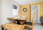 Location vacances Poole - Charlotte Cottage - Minutes from Poole Park, with Feature Log Burner-3