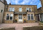 Location vacances  Gare de Morecambe - New Bright 1-Bed Flat Rear Access & Parking-1