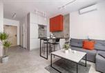 Location vacances Katowice - Stylish Studio for 2 Guests with a Spacious Balcony in Katowice by Noclegi Renters-3