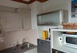 Location vacances Besse-et-Saint-Anastaise - Appartement spacieux à Super Besse avec piscine et parking - Fr-1-814-146-4