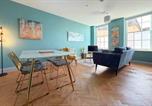 Location vacances  Gare de Bath - Stylish 2 Bedroom flat in Bath centre-1