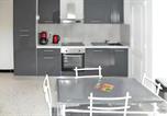 Location vacances Les Salles-du-Gardon - Appartement spacieux à Bessèges - Vue montagne et terrasse-4