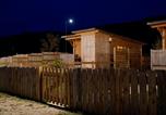 Location vacances  Ain - Les Lodges de la Viarhôna / cabane-spa-3