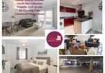 Location vacances Northampton - Sleek Apartment in Town Centre with Wifi & Parking-1
