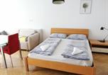 Location vacances Ljubljana - City centre studio with a balcony and free parking-2