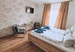Hôtel Sommerach - Landhotel &quote;Schwarzach am Main&quote;-1