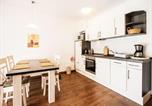 Location vacances Binz - Dünenpark Binz - Komfortplus Ferienwohnung mit 1 Schlafzimmer und Terrasse im Erdgeschoss 099-3