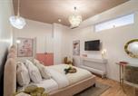 Location vacances  Eglise Stavropoleos - Designer 2-Bedroom Flat with Balcony & Full Amenities Steps from Piata Universitatii-3