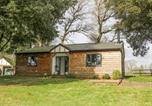 Location vacances Godalming - Holm Oaks Cottage-1