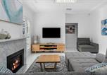 Location vacances Terrigal - Hillside Hamptons Indoor Fire and Fire Pit-3