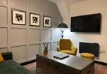 Location vacances Lymm - Deluxe fully Kitted 2 King Room Apt with Sofa Bed-1