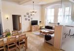 Location vacances Peterhof - Apartment Madrid-1