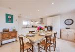 Location vacances Kerlouan - Gîte de vacances pour 6 avec jardin - 800 m plage-3