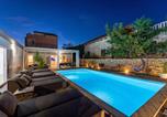 Location vacances Pakoštane - My Dalmatia - Villa Amarilis with private swimming pool and jacuzzi-1