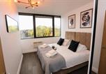 Location vacances Kings Langley - Aisiki Living at Upton Road, Multiple 1, 2, or 3-Bedroom Apartments, King or Twin Beds with Free Wifi & Parking Space-4