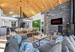 Location vacances Winchester - The Oaks Barns - Luxury Barn Stay with Hot Tub in the Countryside, Large Groups, Pet Friendly by Blue Puffin Stays-1
