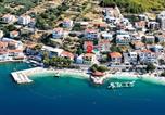 Location vacances Dugi Rat Općina - 3 Bedroom Pet Friendly Apartment In Dugi Rat-1