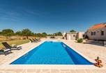 Location vacances Lišane Ostrovičke - Holiday Home Marija with pool-2