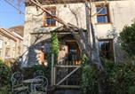 Location vacances  Gare de Ton Pentre - Hillside Holiday Cottage-1