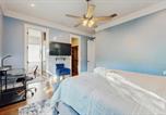 Location vacances  Parc national des Everglades - Coastal Chic Snowbird-Friendly Home with Central Ac, High-Speed Wifi, and Washer/Dryer-4