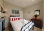 Location vacances Winchester - Historic Winchester Apartment-4