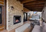 Location vacances Estes Park - Elk Haven Lodge Two Large Patios Private Jacuzzi Indoor and Outdoor Fireplace-2