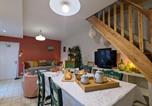 Hôtel Vals-près-le-Puy - Maison d'hôtes avec piscine et spa près du Puy-en-Velay - Fr-1-582-542-1