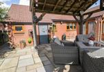 Location vacances Tower bridge - Pentre Country Studio-3
