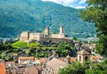 Location vacances Trois châteaux, muraille et remparts du bourg de Bellinzone - Castle View - Happy Rentals-2