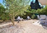 Location vacances Courthézon - Lovely Apartment In Orange With Kitchen-2