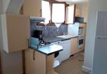 Location vacances Albiez-Montrond - Appartement spacieux en centre-village, proche commerces et pistes, idéal pour 5 personnes Fr-1-618-5-4