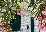 Location vacances  Province d'Ancône - N275 - Numana, trilocale in centro con delizioso giardino-1