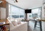 Location vacances Vancouver - Sub-Penthouse Condo with Jacuzzi Pool Sauna & Gym-1