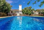 Location vacances Cañamero - Spacious Villa with Private Pool in Valdecaballeros-1