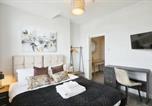 Location vacances  Gare de Dorridge - Large Luxury Home in Solihull - Sleeps 14 near Nec & Bhx-4