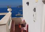 Location vacances Amalfi - La stanza sul Porto di Amalfi camera piccina piccina con bagno privato e terrazzino vista mare-1