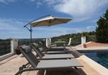 Location vacances  Salir - Villa De Hofnar-4