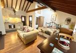 Location vacances Llanllechid - Couples Retreat at Peaceful Farm Stay near Snowdonia-1