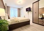 Location vacances  Eglise Stavropoleos - Spacious 2br Steps from the Palace of Parliament - Walk Everywhere-4
