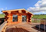 Location vacances Upper Sapey - Cedar Cabin at Salford Court Farm Fishing Cabins-1