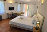 Location vacances Lagos (São Sebastião) - Apartment with pool and Meia Praia beach access-2