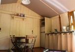Location vacances Calvinet - Zecamping3 avec piscine bar et restaurant en bord de ruisseau-4