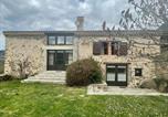 Location vacances Auvergne - Ferme rénovée, 3 chambres, cheminée - Fr-1-582-207-1