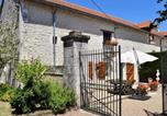 Location vacances Chaveignes - Gîte 40m² au calme avec cour privée - Fr-1-381-24-1