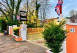 Location vacances Horley - All Seasons Gatwick Guest House & Parking-1