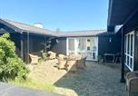 Location vacances Ålbæk - Holiday Home With Seaview And Private Beach-3