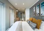 Location vacances Sea View - Luxurious beach penthouse in the heart of Humewood-2