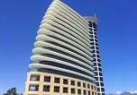 Location vacances Gordon's Bay - 3 Bed 3 Bath Opulent Apartment on the Beach with Sea and Mtn Views-1