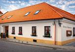 Location vacances Bratislava - Hotel Sebastian u Hoffera-1