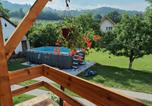 Location vacances  Guca - Etno kuća Radonjić - Family Retreat & Spa-1